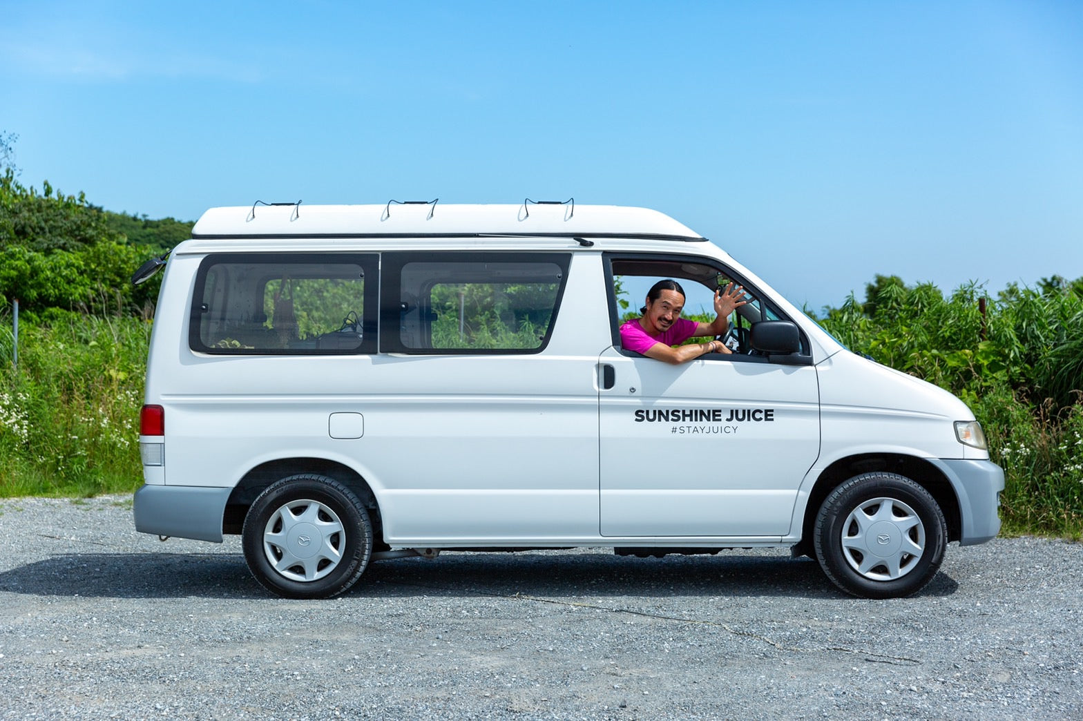 Sunshine juice's mobile concept shop 